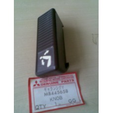 MB445658 ÖN SAĞ KOLTUK AYAR TUTAMAĞI 